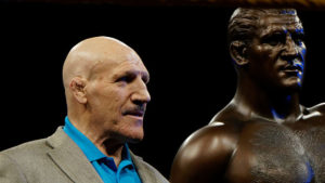 Bruno Sammartino with statue of self